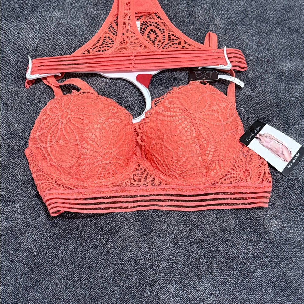 Nwt Women  Lace Coral/ Peach Bra Set